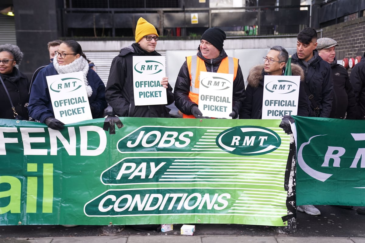 Train strikes latest LIVE: Train drivers offered 4% pay rise for two years in bid to end Aslef action