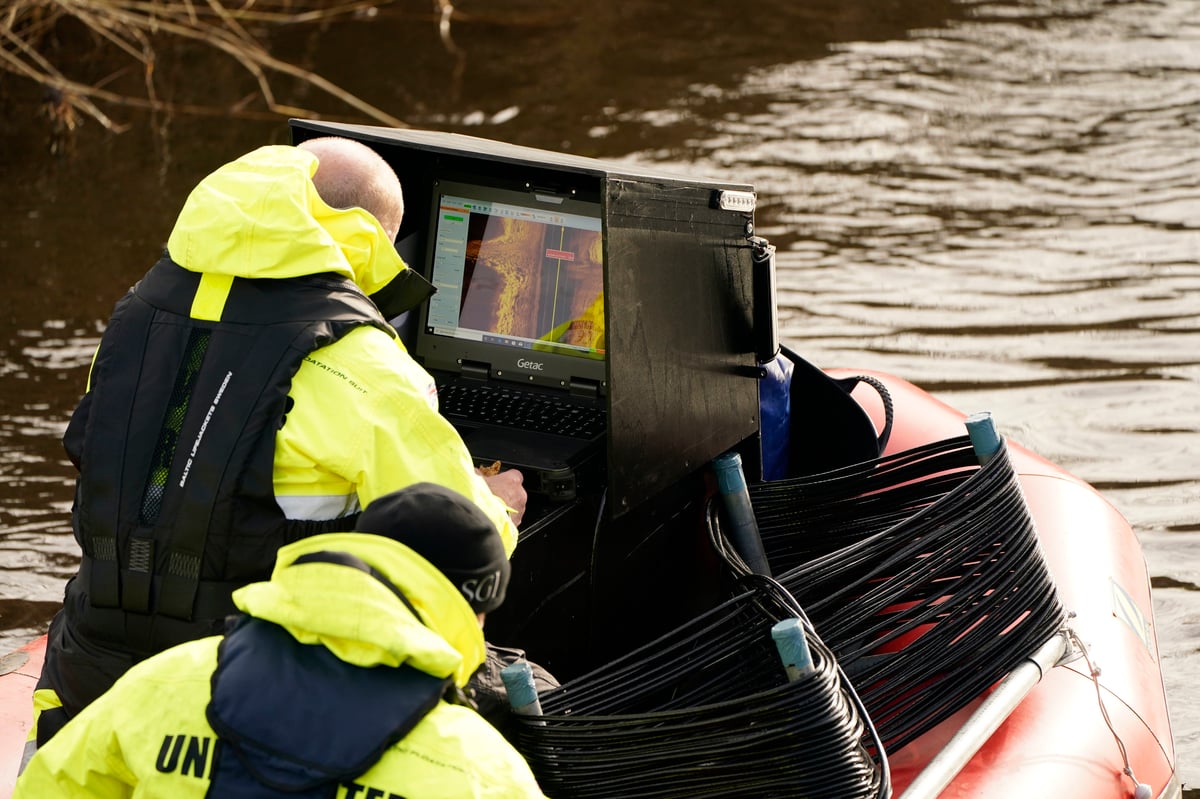 Nicola Bulley: Specialist diving team scours Lancashire river in search for missing mum