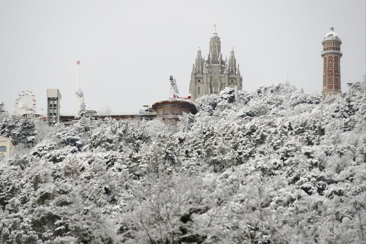 Barcelona hit by snow as 16 inches falls on Majorca