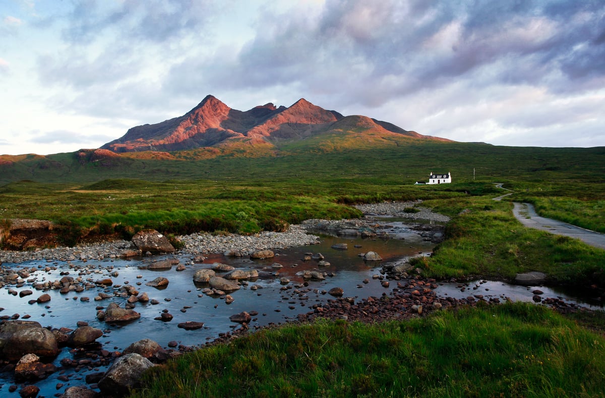 An ultimate travel guide to the Isle of Skye: things to do and places to stay