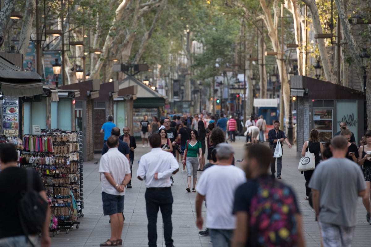 Tourist falls to death from bridge in Barcelona ‘after being attacked by muggers’