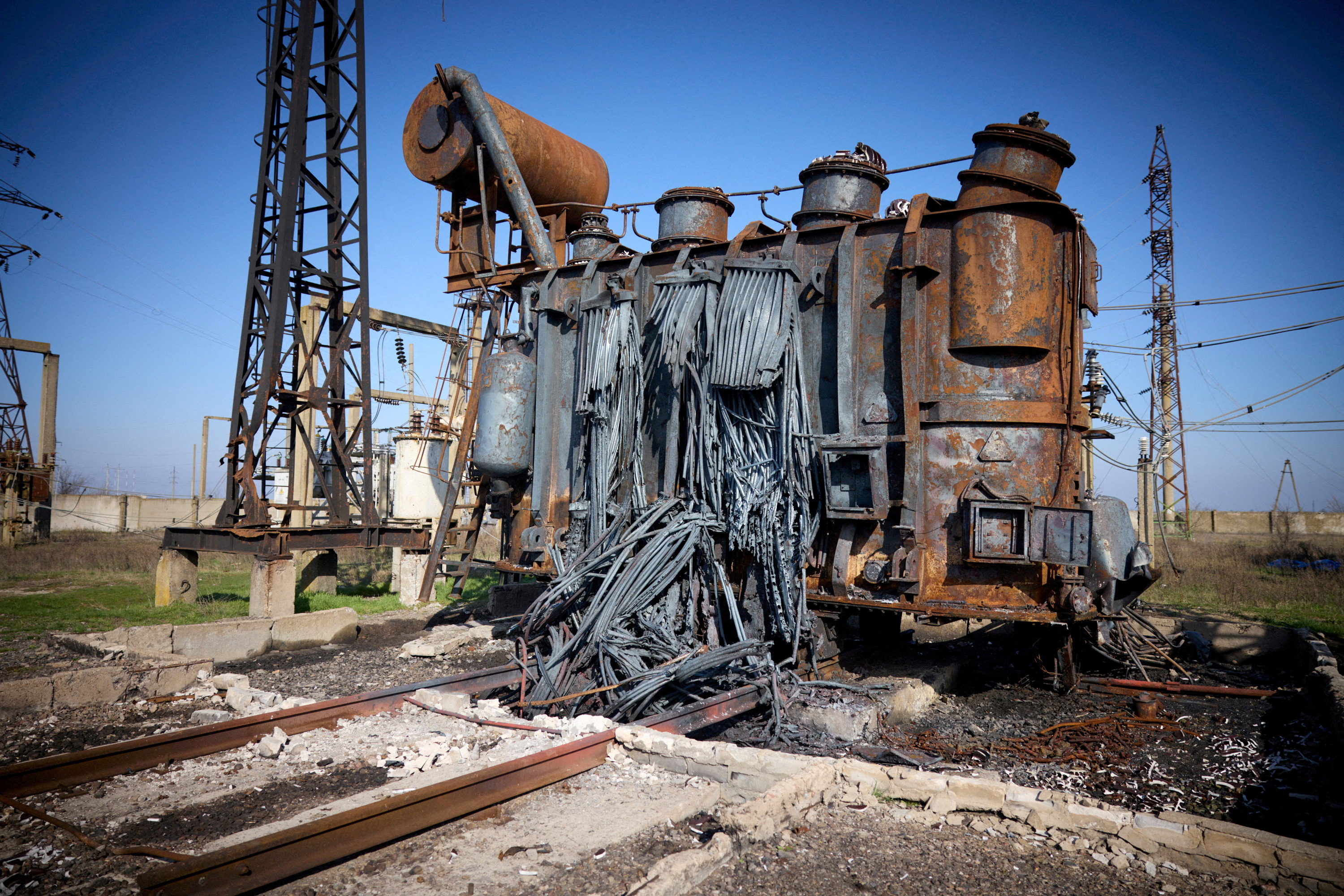 Ukraine to restart electricity exports after Russian attacks ‘fail’