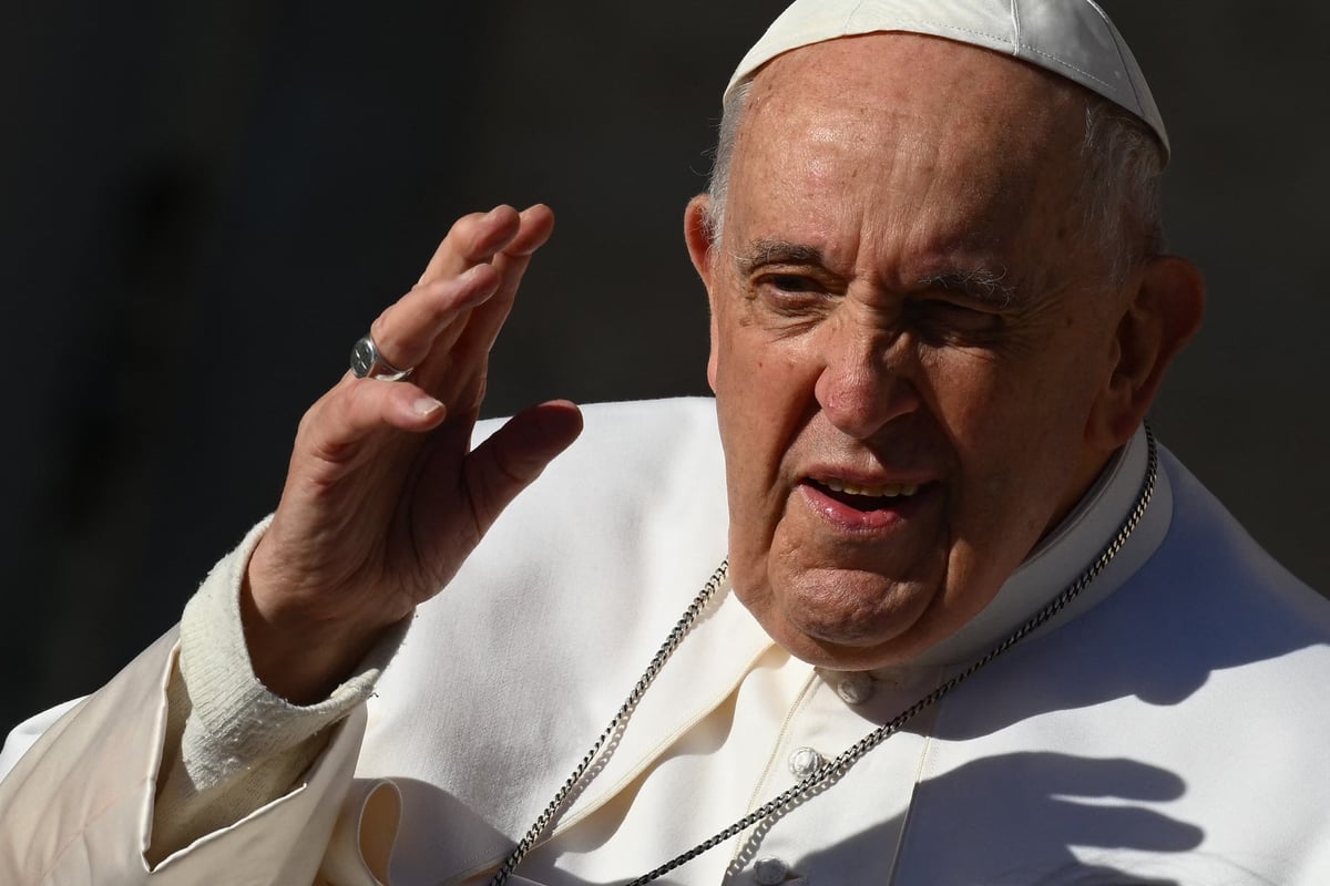 Pope Francis gives women historic right to vote at meeting of bishops