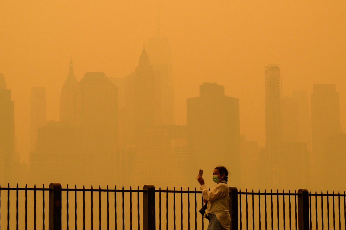 New York hits pollution record and hundreds of flights delayed amid Canada wildfire smoke