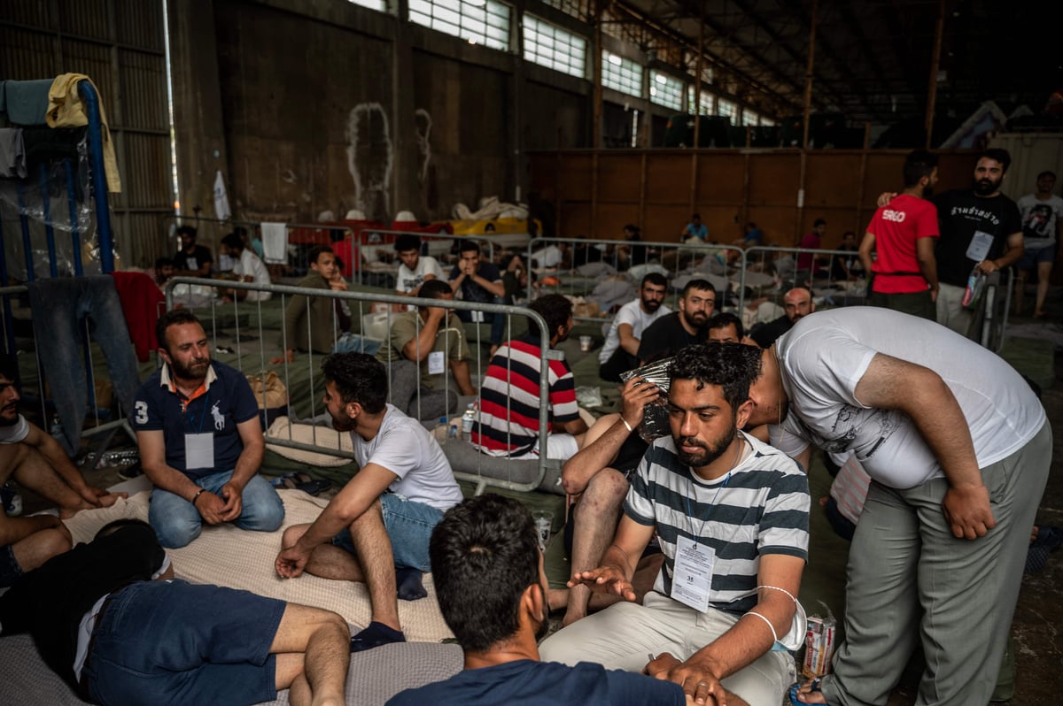 Greece migrant boat: ‘Captain and eight others arrested’ as 100 children feared on board capsized vessel
