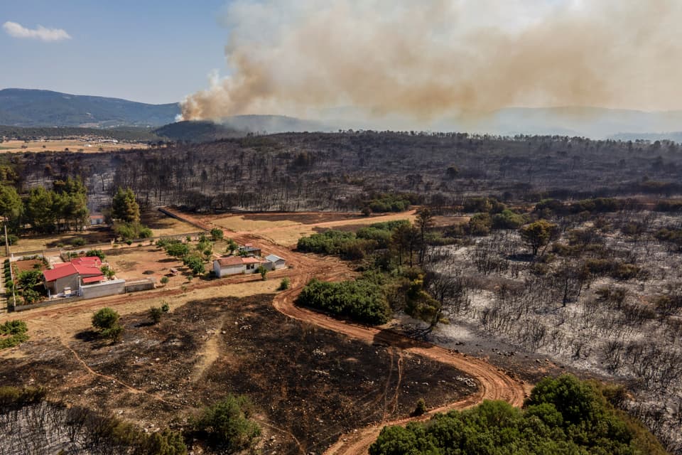 TOPSHOT-GREECE-WEATHER-HEATWAVE-CLIMATE-WILDFIRE