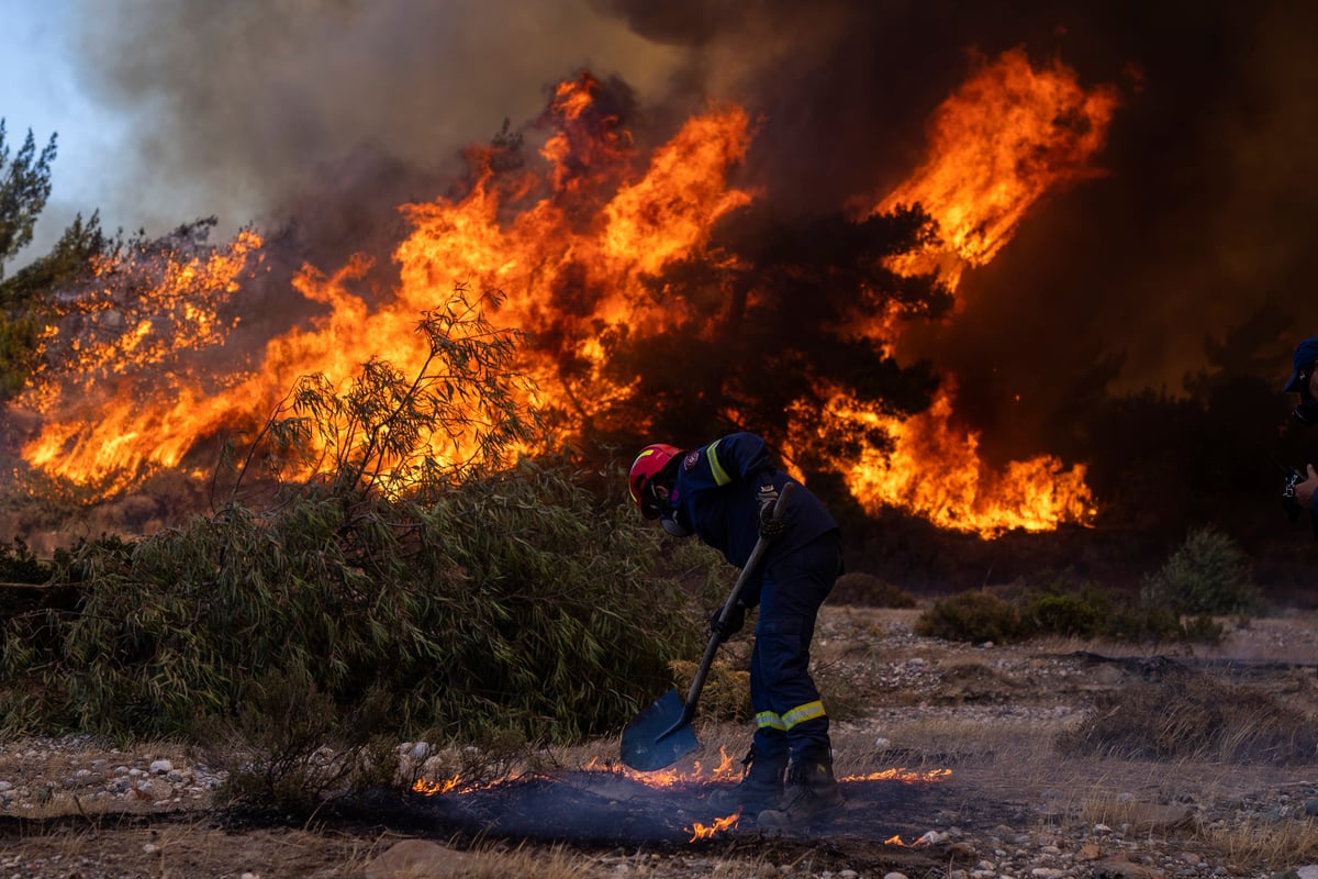 Crete at ‘extreme risk’ from wildfires as blazes burn around Mediterranean