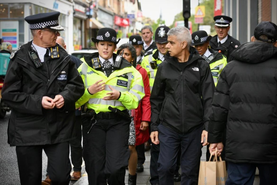Almost two-fifths of robberies in London are of mobile phones