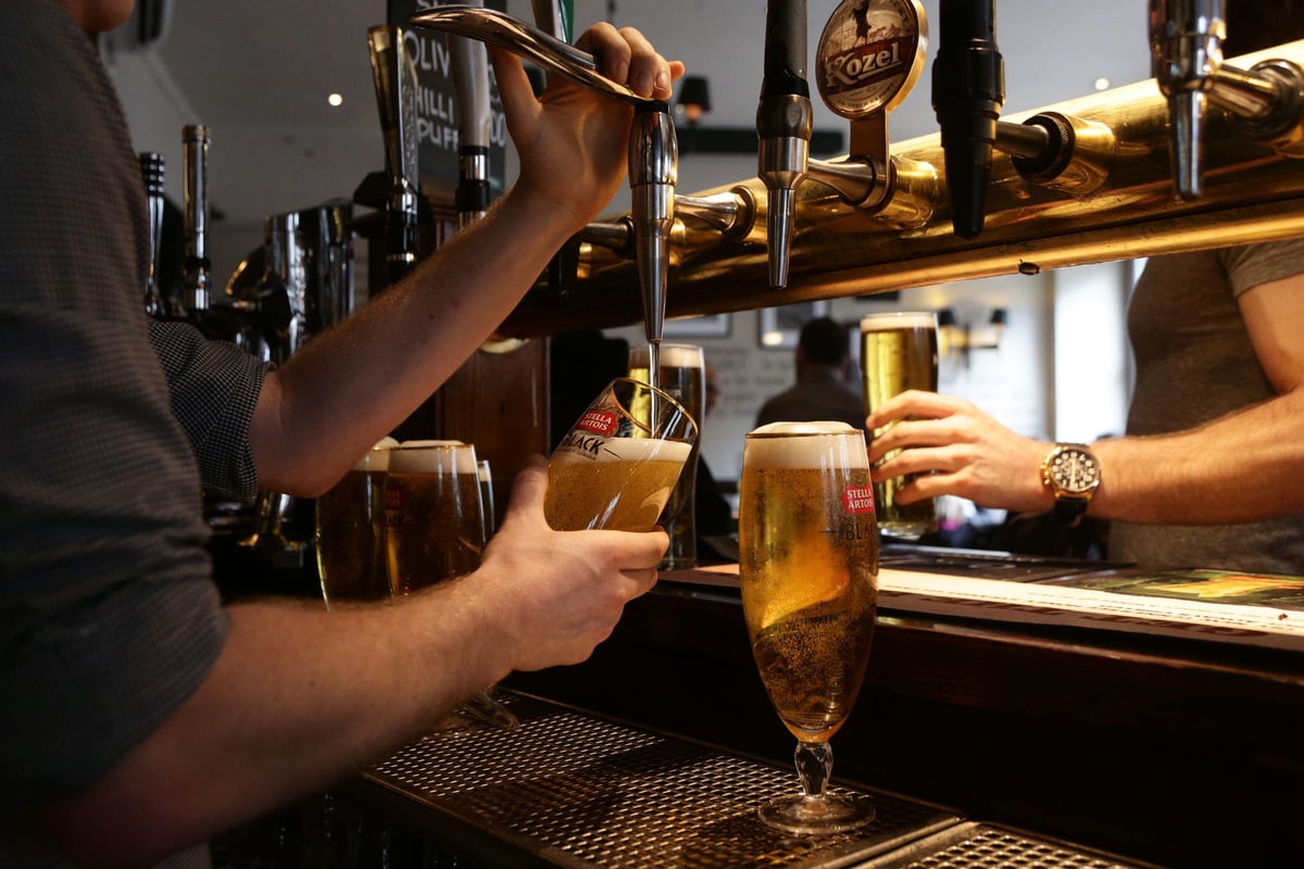 Drinking alcohol does not make people look more attractive, study suggests