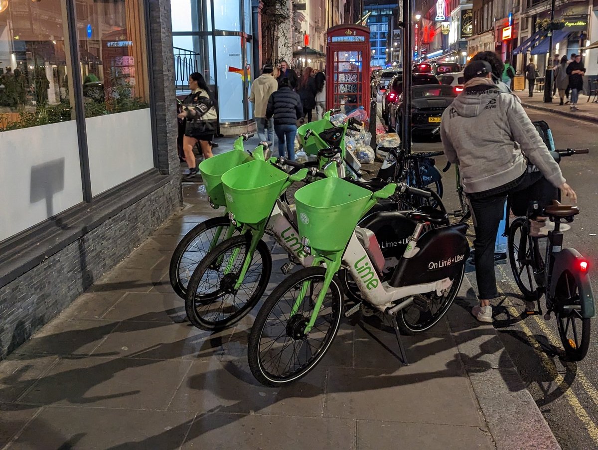 London street clutter making capital 'worse place to travel, live and work' - think tank