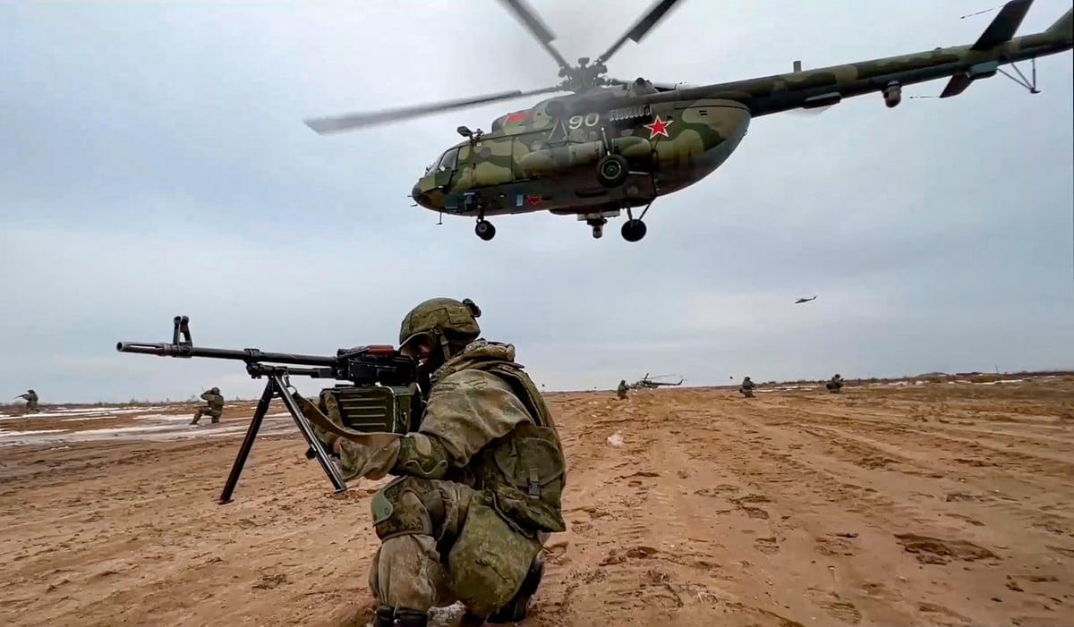 Putin generals using elite airborne troops as ‘line infantry’ to try to stop Ukrainian breakthrough, says UK