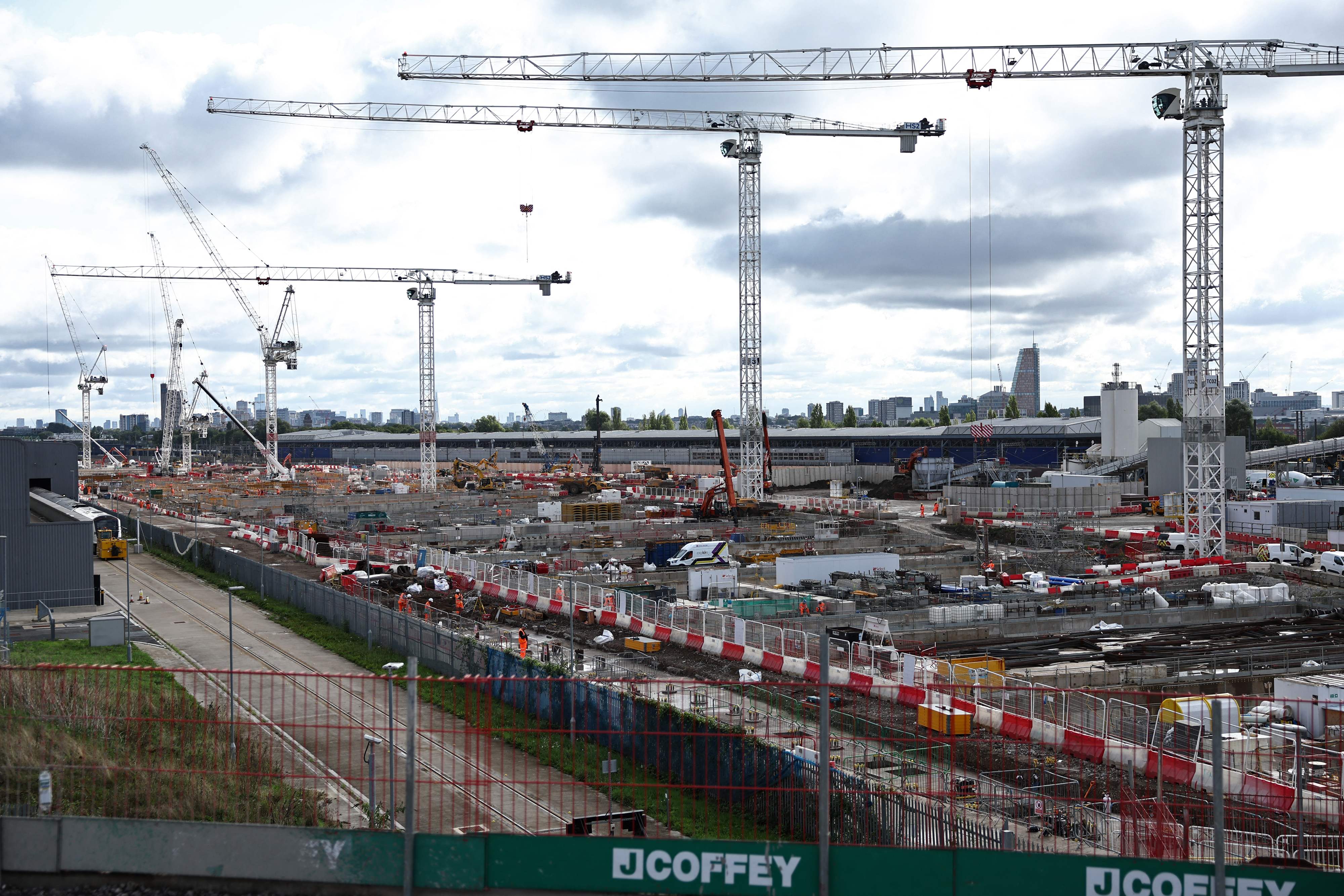 Londoners fear being 'isolated' by HS2 plan to close road for 4 years