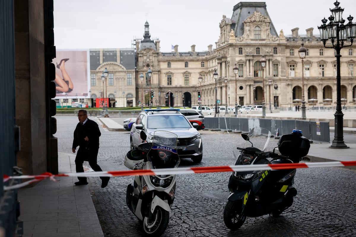 France deploys 7,000 soldiers after stabbing as Louvre evacuated after threat