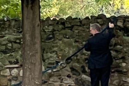Anger after MP hopeful Darren Rodwell hung Labour banners on gravestones