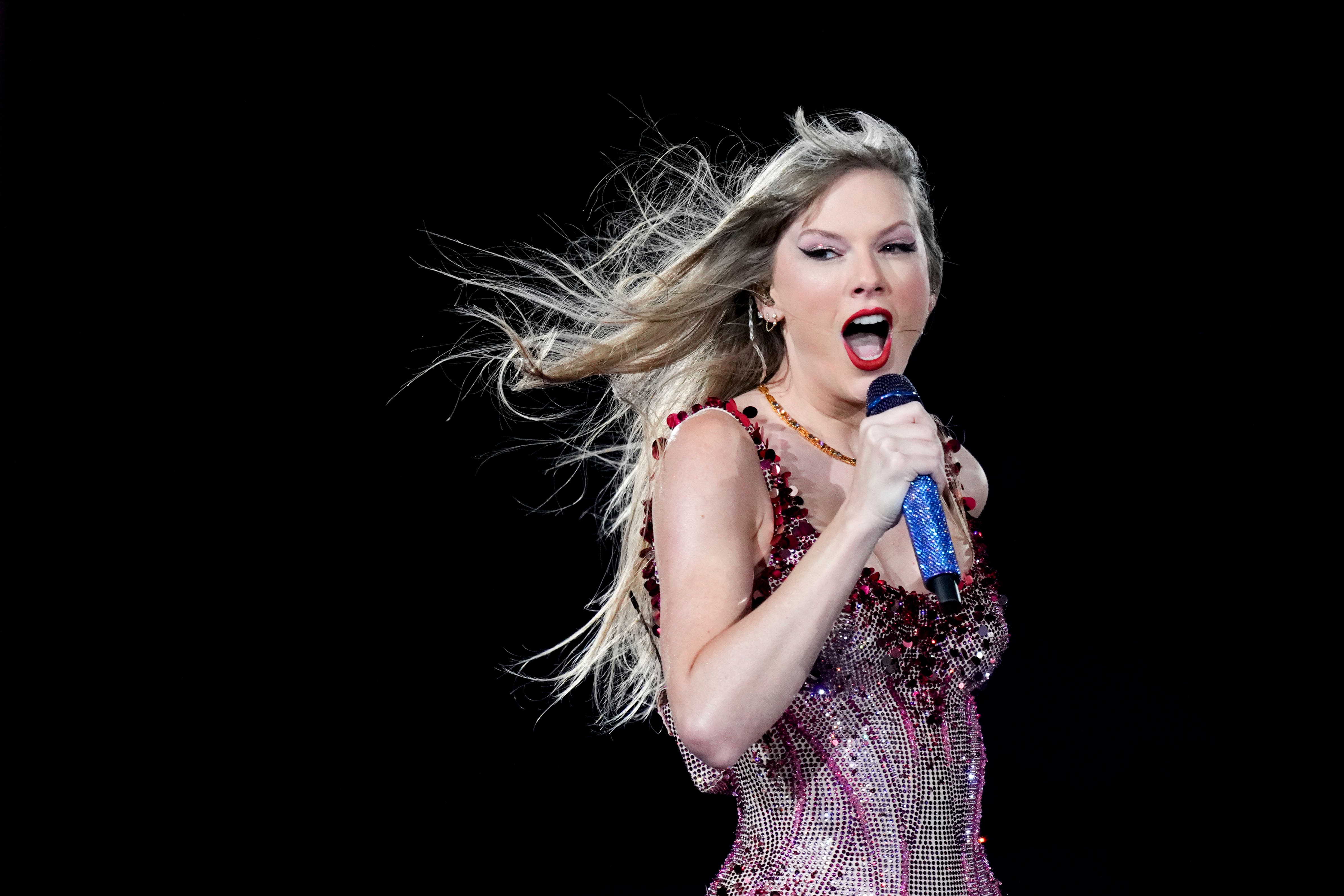 Taylor Swift tops winners at Billboard Music Awards: ‘This is unreal’