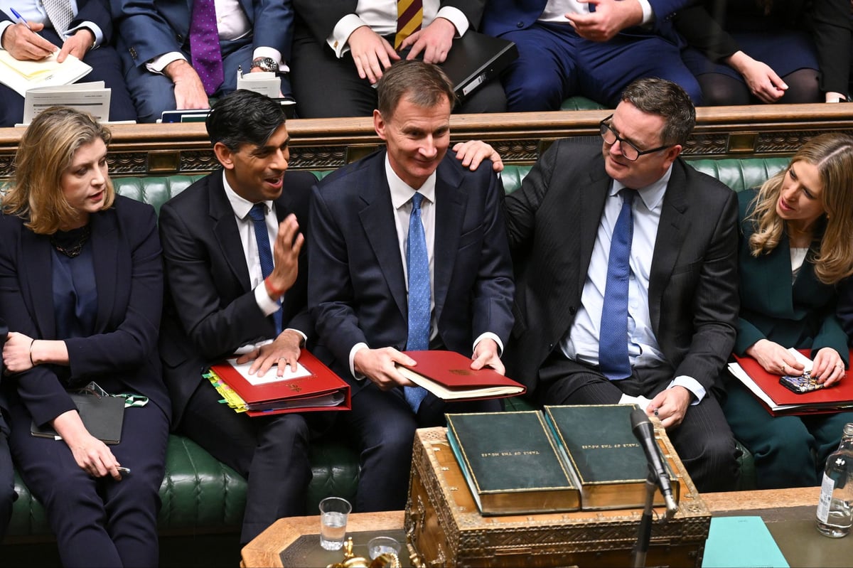 Autumn Statement latest: Jeremy Hunt cuts National Insurance from 12% to 10% from January