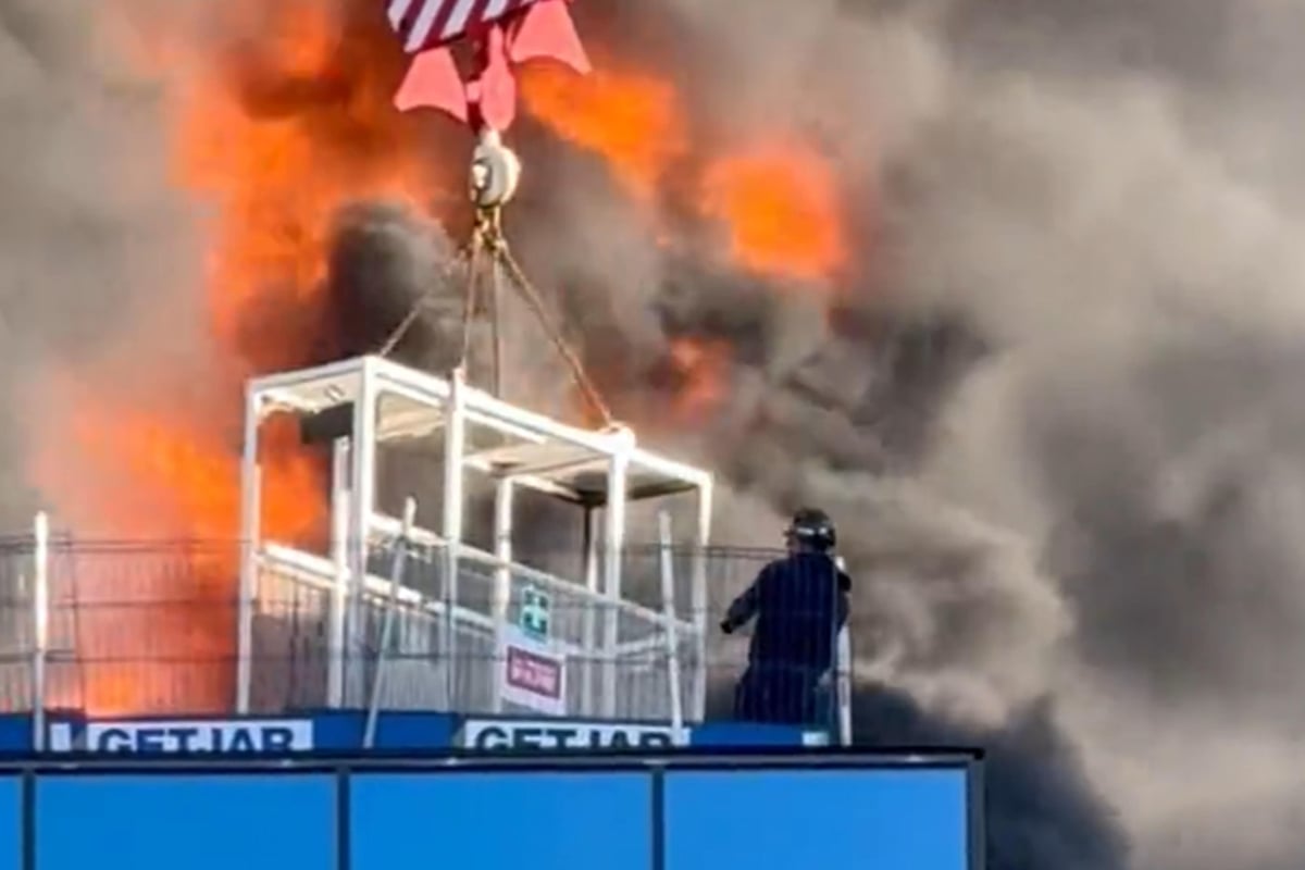 Crane worker praised for rescuing man from burning building