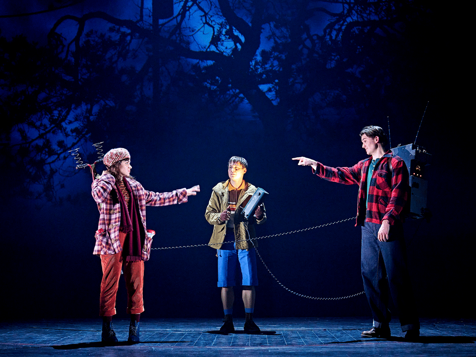 Isabella Pappas (Joyce Maldonado), Christopher Buckley (Bob Newby), Oscar Lloyd (James Hopper Jr)