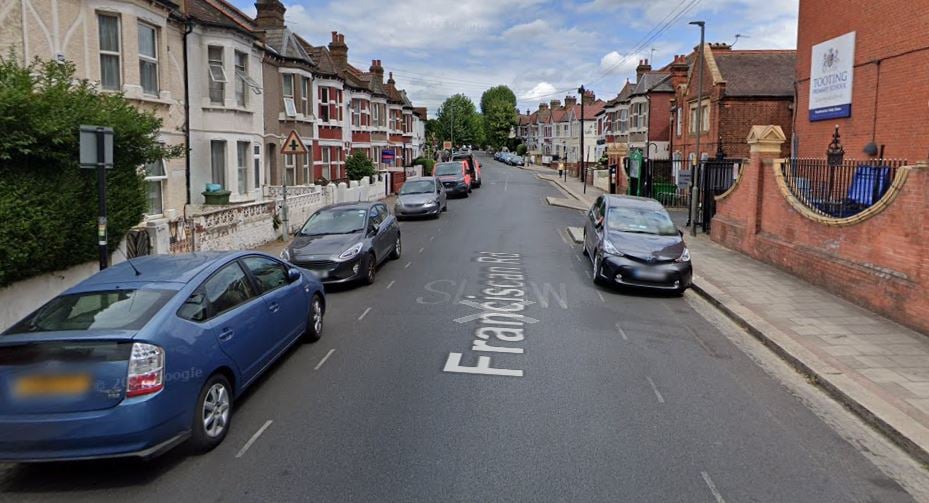 Tooting assault: Woman in her 20s threatened by knife-wielding robber near Tube station
