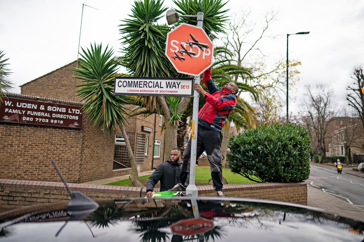Onlookers ‘watched in awe’ as man removed Banksy art work with bare hands