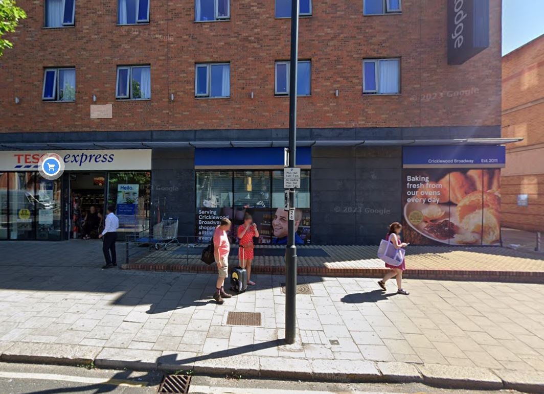 Shocking moment Christmas thieves raid alcohol aisle in northwest London Tesco 