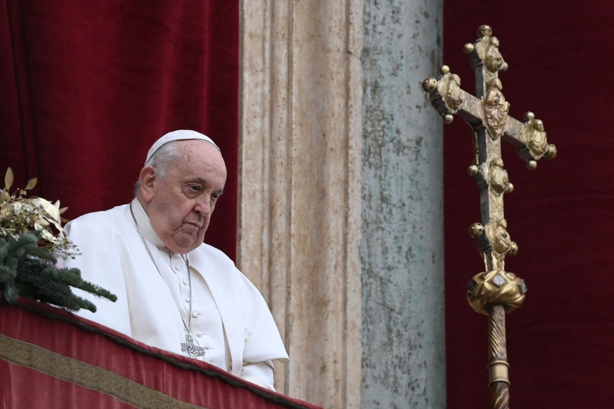 Pope Francis makes Christmas appeal for peace in the world