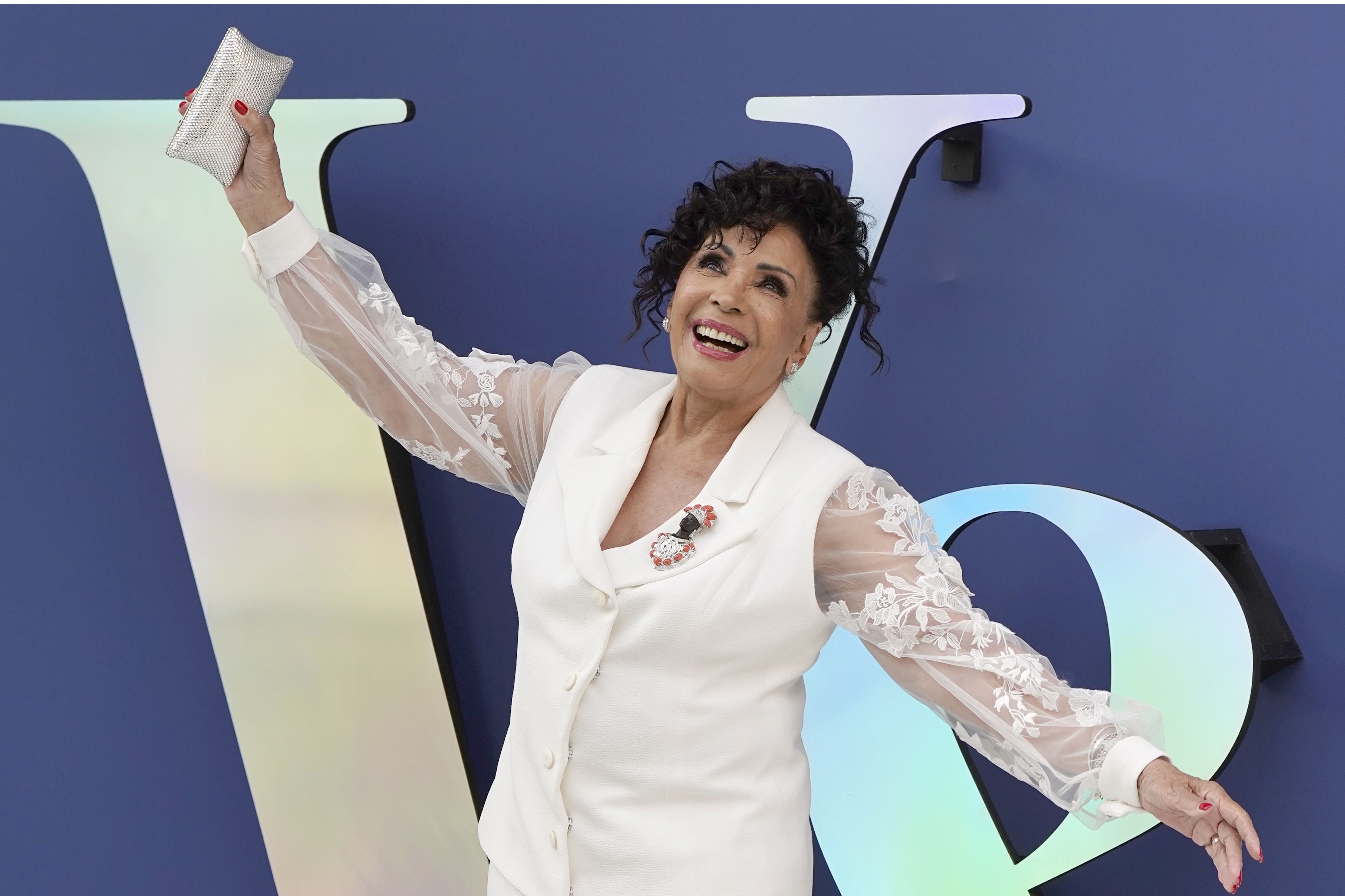 Dame Shirley Bassey among host of people honoured for contribution to Welsh life