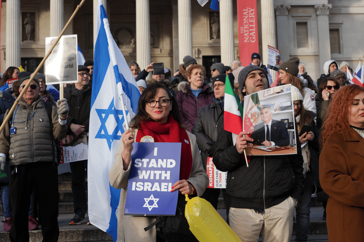 Thousands gather in Trafalgar Square for pro-Israel rally