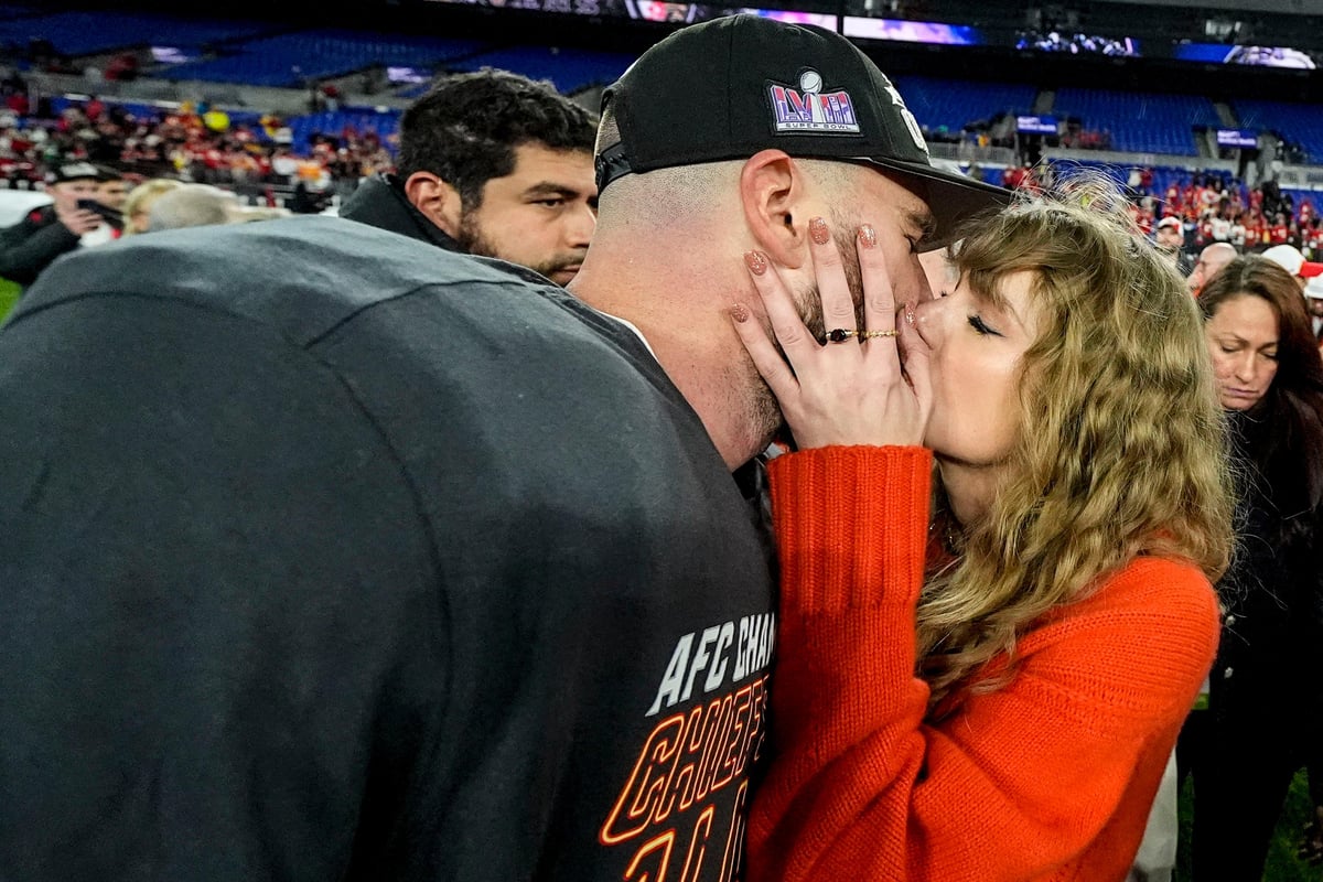 Taylor Swift and Travis Kelce kiss after NFL star's team make the Super Bowl