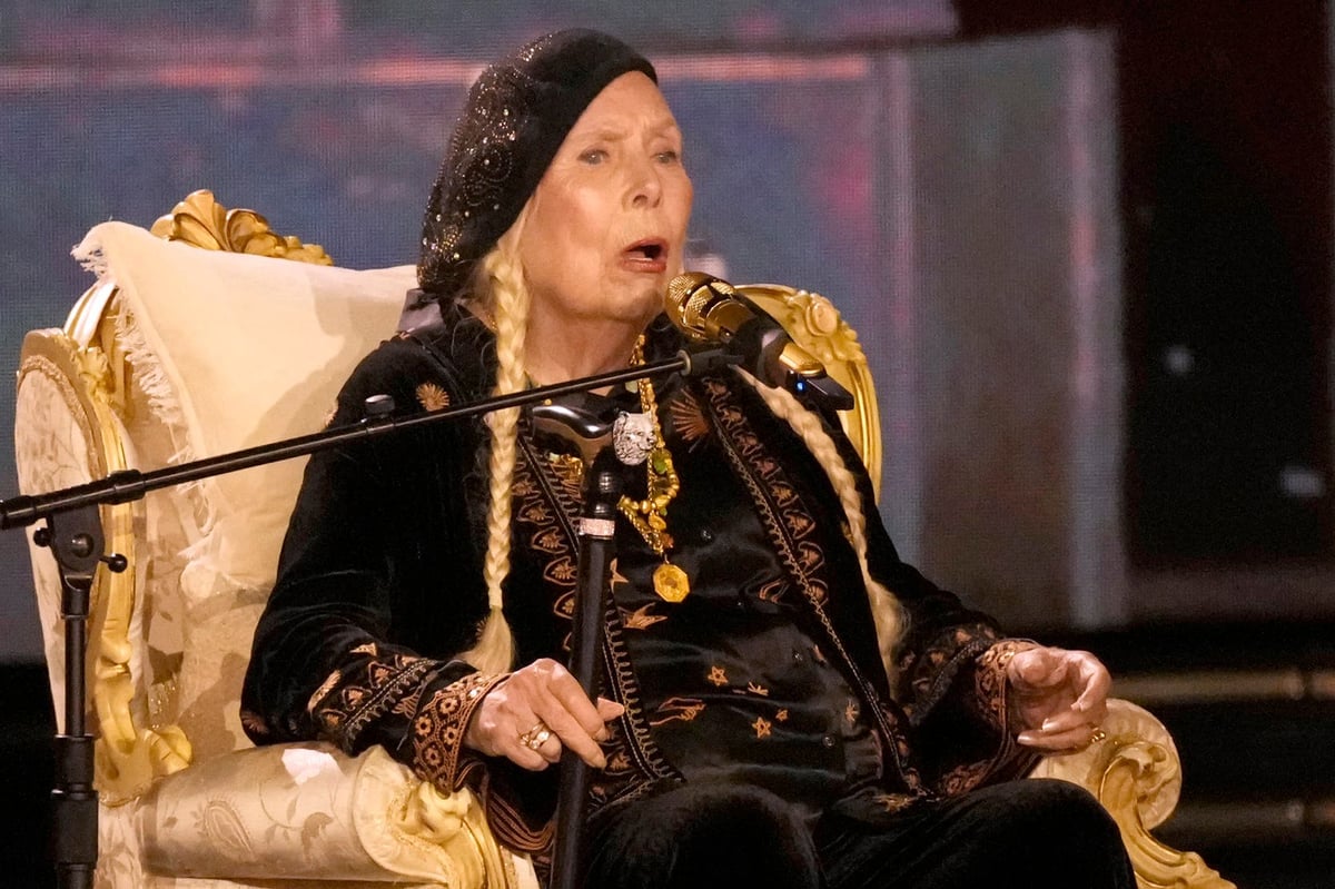 Joni Mitchell earns standing ovation for debut Grammy performance at age 80