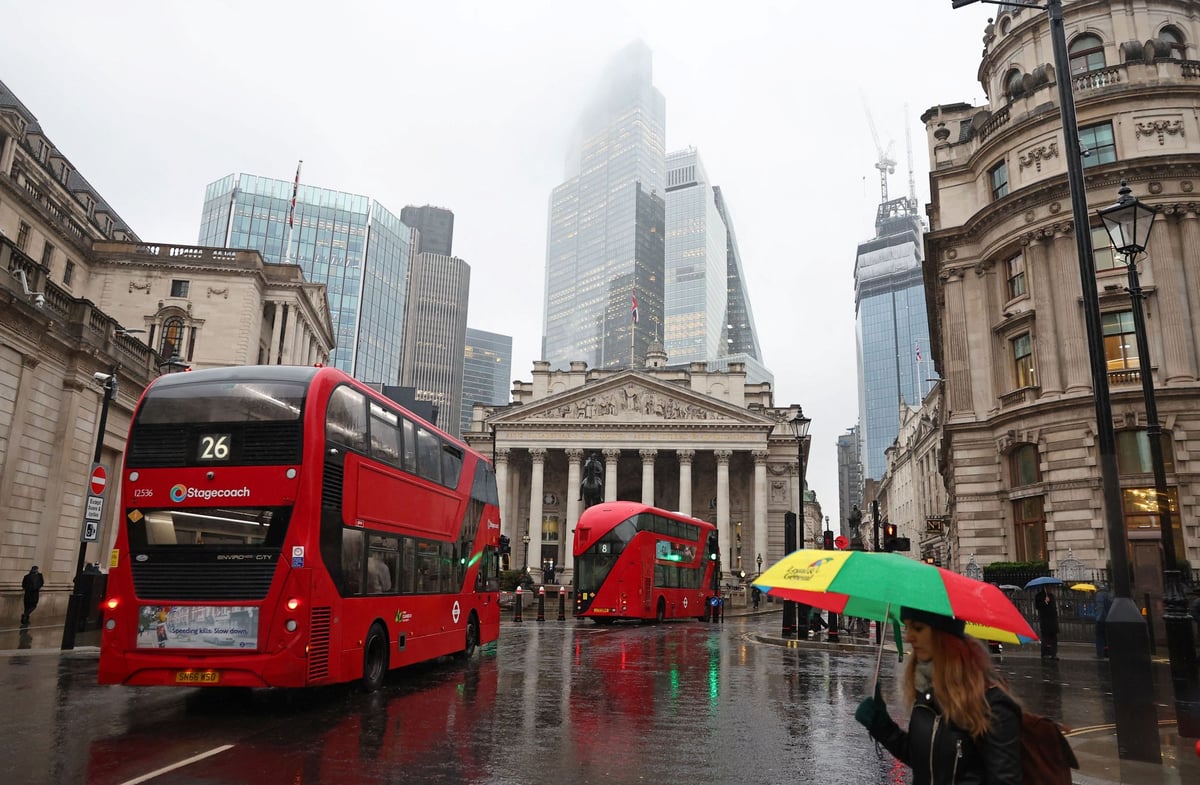 Bank of England interest rate dilemma as wage growth ‘uncomfortably high’