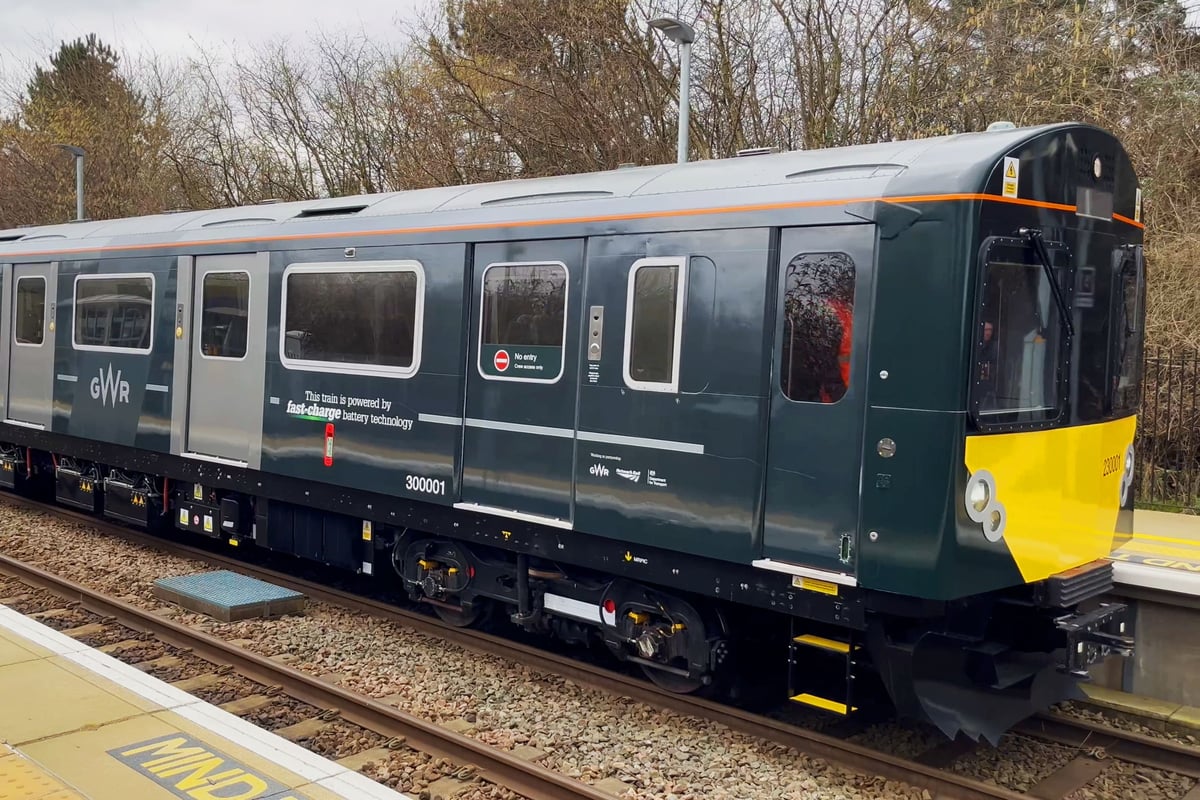 Rapid train battery charger to be trialled