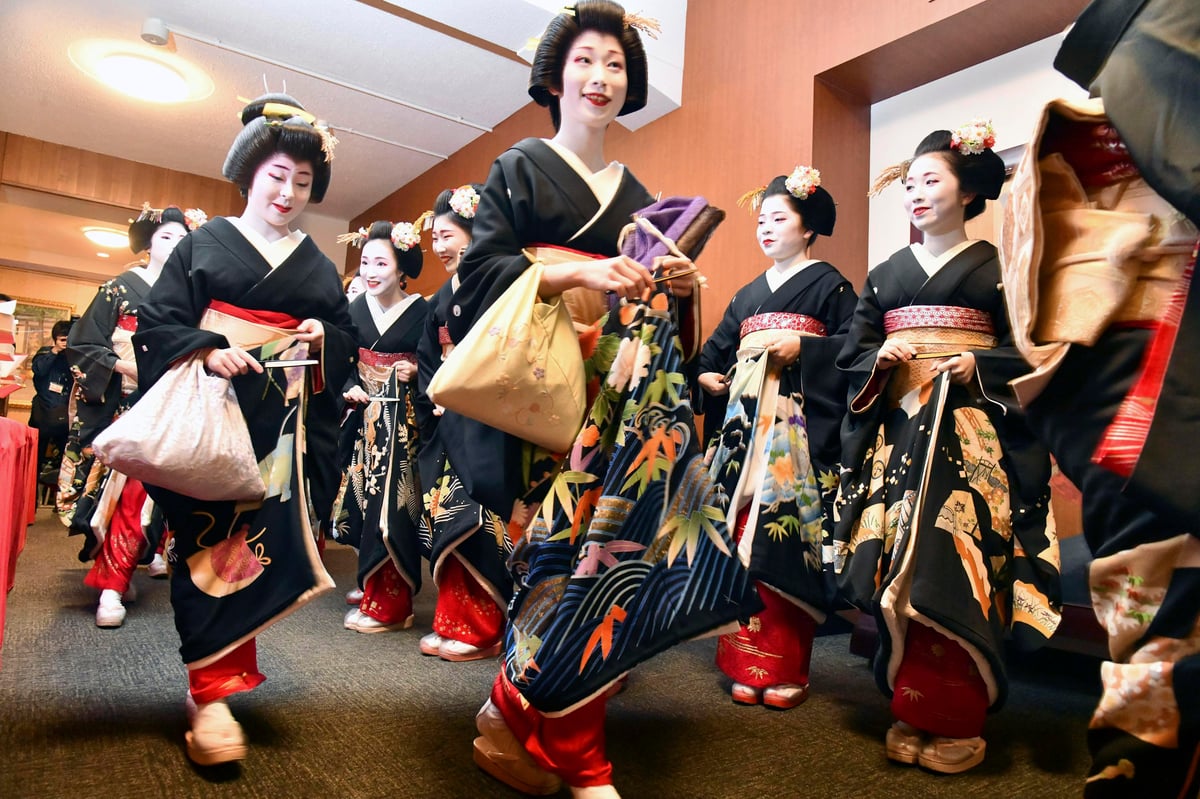 Tourists to be banned from famous 'geisha district' in Kyoto