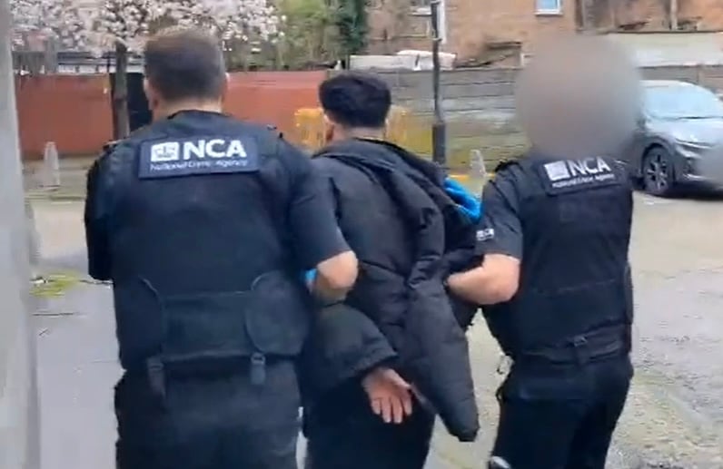 London gang ‘who used lorries to smuggle 100 migrants to Dover’ arrested