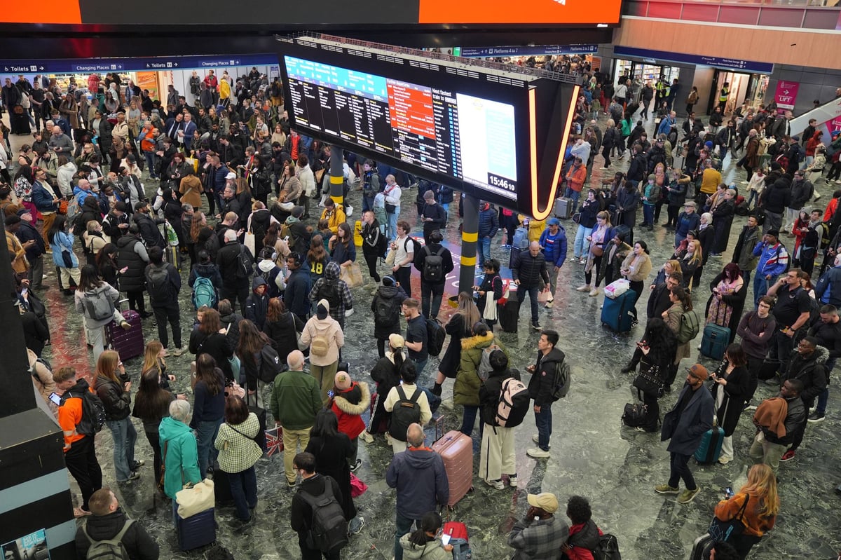 Train passengers told to avoid Euston for 10 days over Christmas