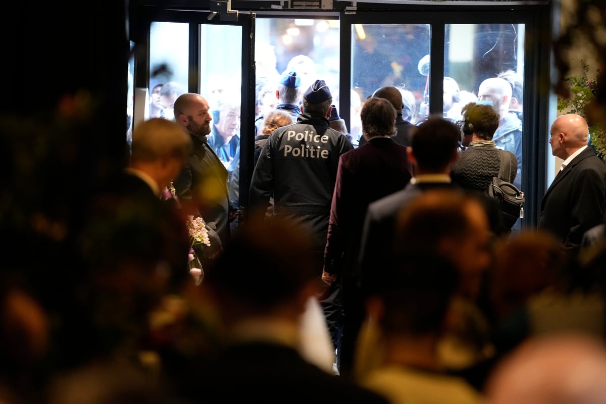 Police move to shut down conference due to hear from Braverman and Farage