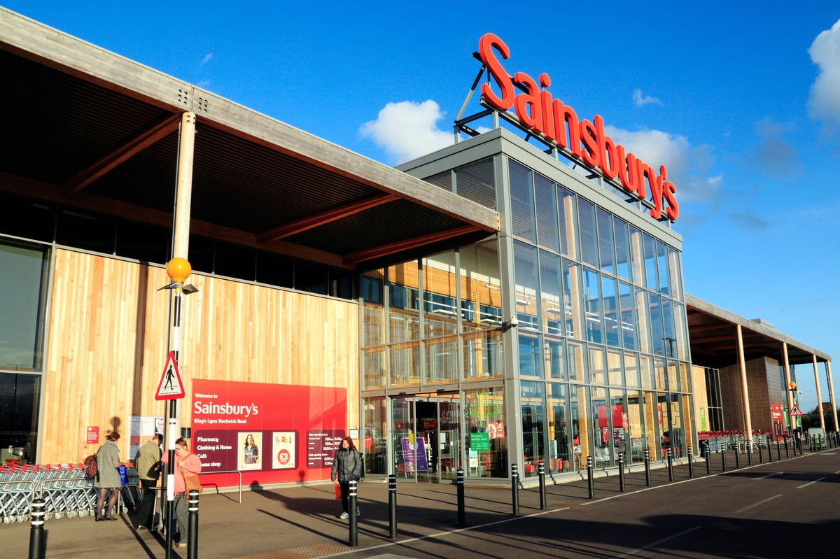Sainsbury’s to hire 20,000 staff for Christmas season