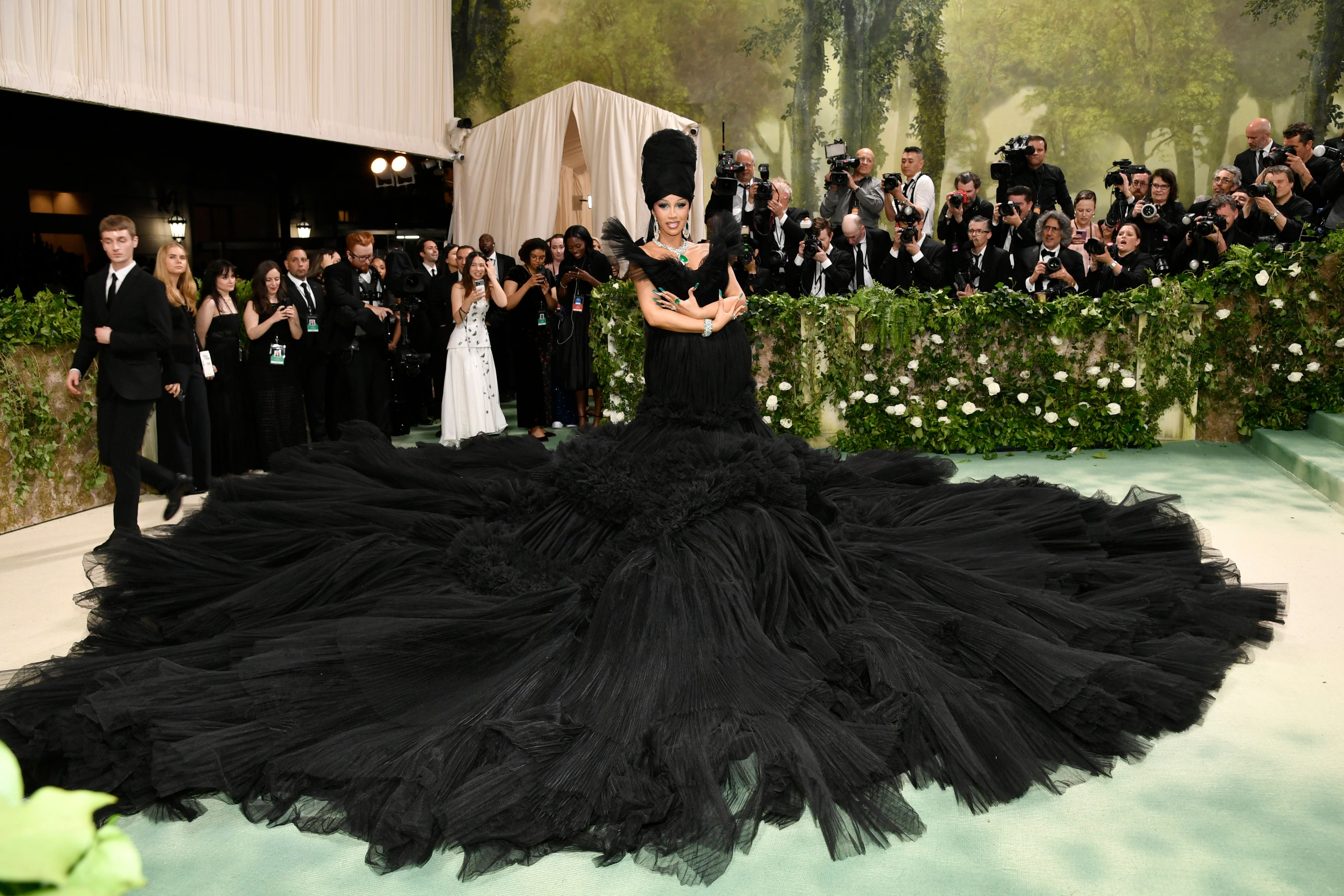 Cardi B ‘shuts down’ carpet at Met Gala with bold fashion ensemble