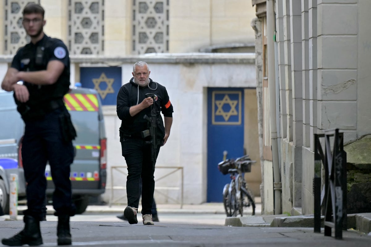 Rouen: Police shoot dead armed man attempting to set fire to synagogue in northern France