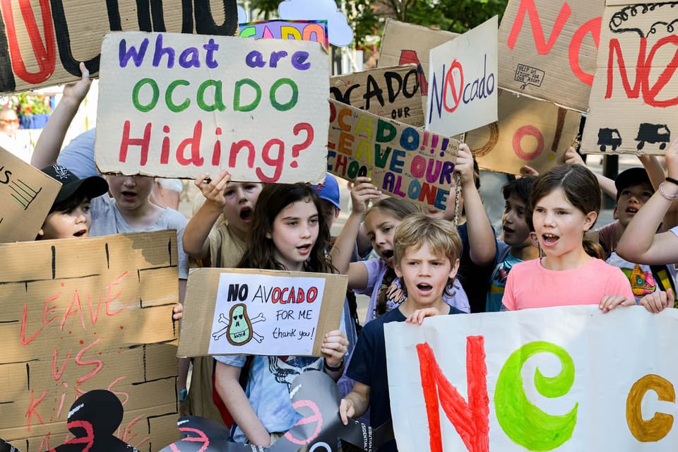 Schoolchildren from Yerbury Primary School and local campaigners march 400-metres from Highbury Corner to Islington Town Hall