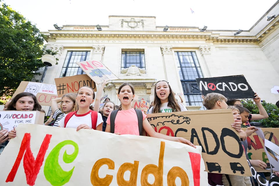 Schoolchildren from Yerbury Primary School and local campaigners protest outside Islington Town Hall