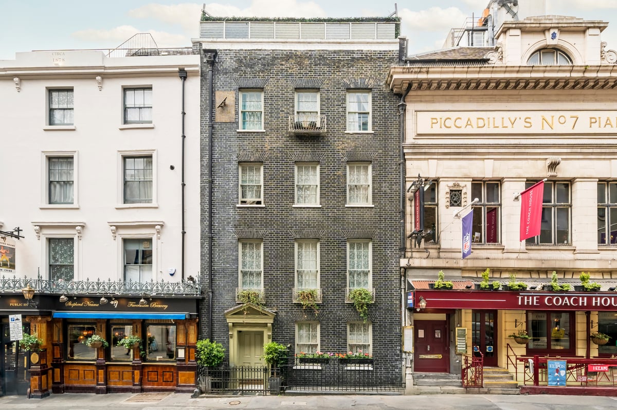 'Showstopping' 1673 gem for sale is one of Theatreland's last single homes