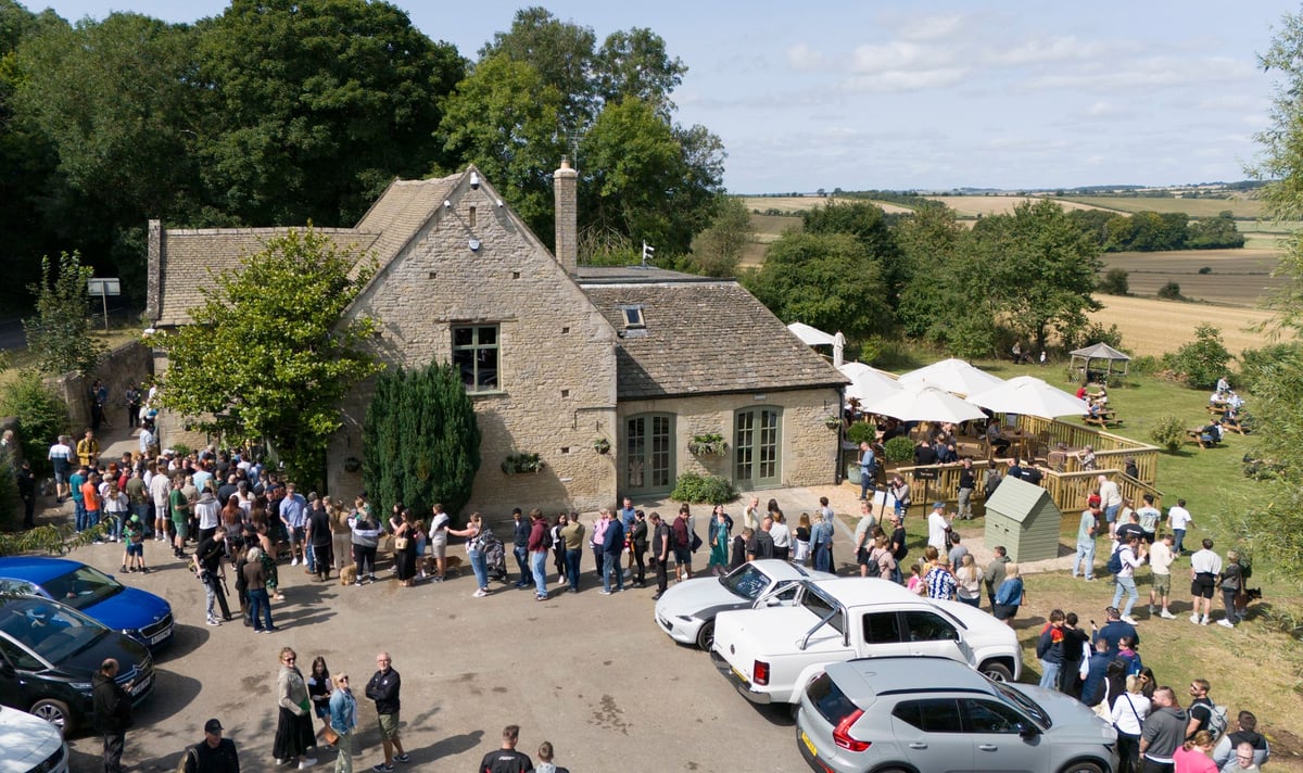 YouTuber reviews both Jeremy Clarkson and James May's pubs - who comes out on top?