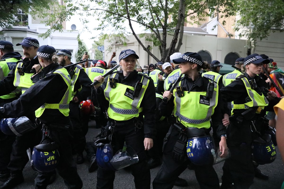 Fourth Notting Hill Carnival reveller critical with three arrests over near-fatal stabbing of mother