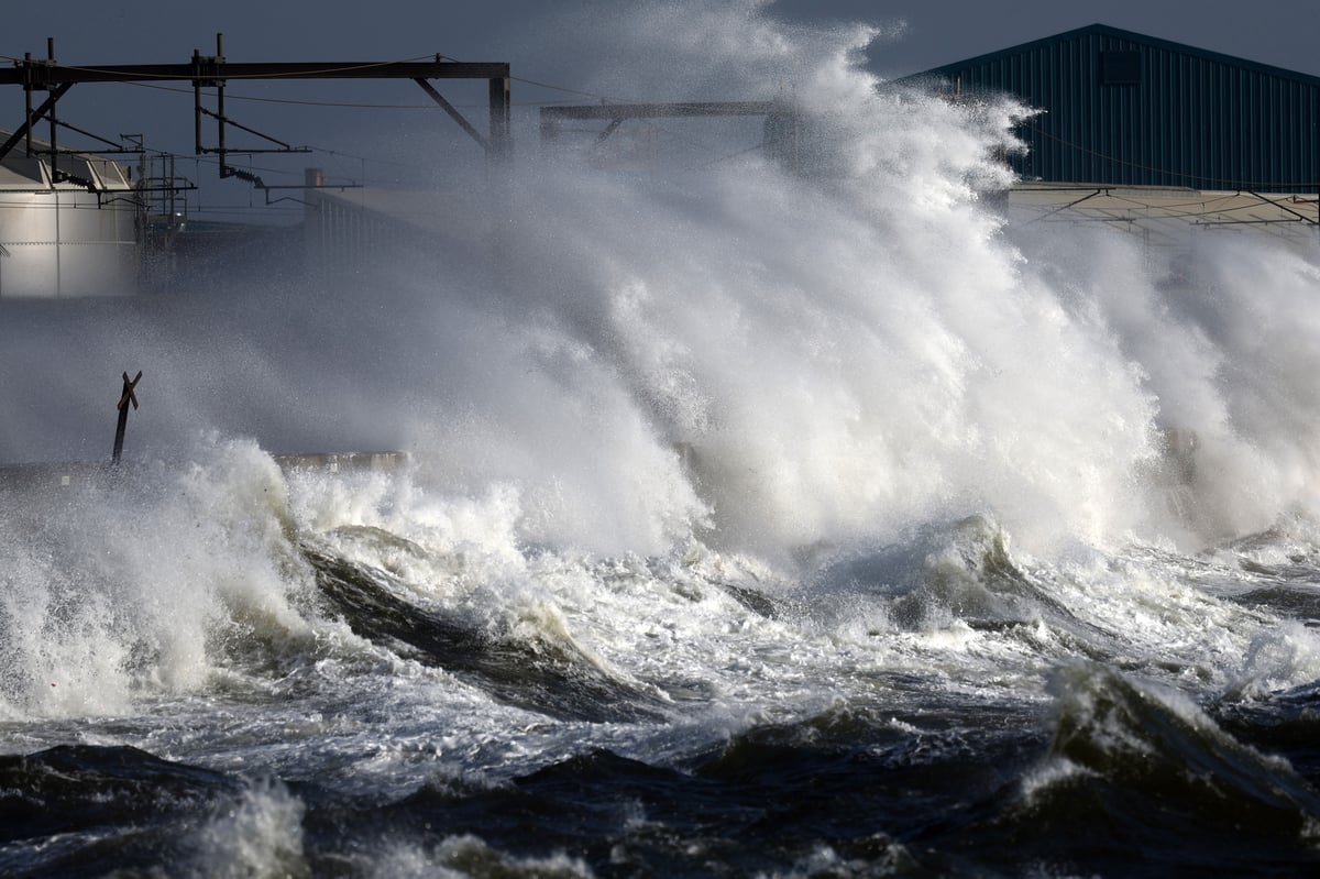 Storm Ashley causes power cuts as tens of thousands cut off amid flood warnings