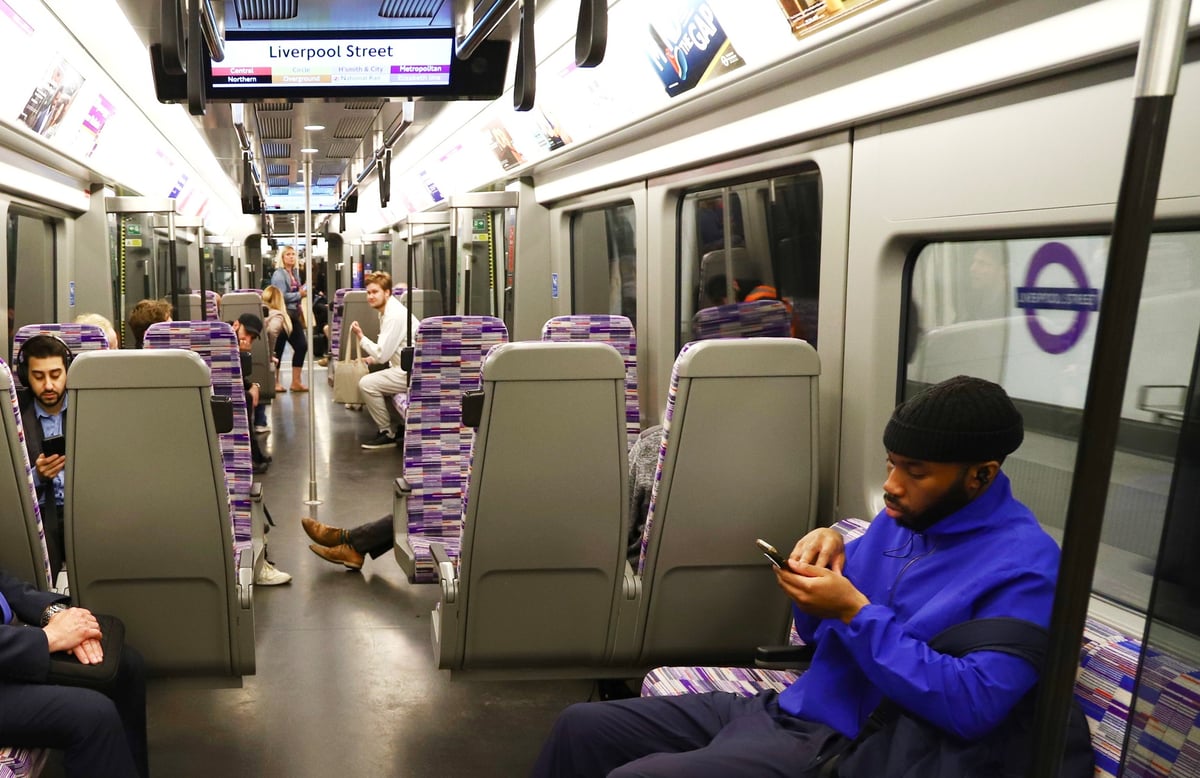 Elizabeth Line: 4G mobile coverage and wi-fi now available across entire line including in tunnels