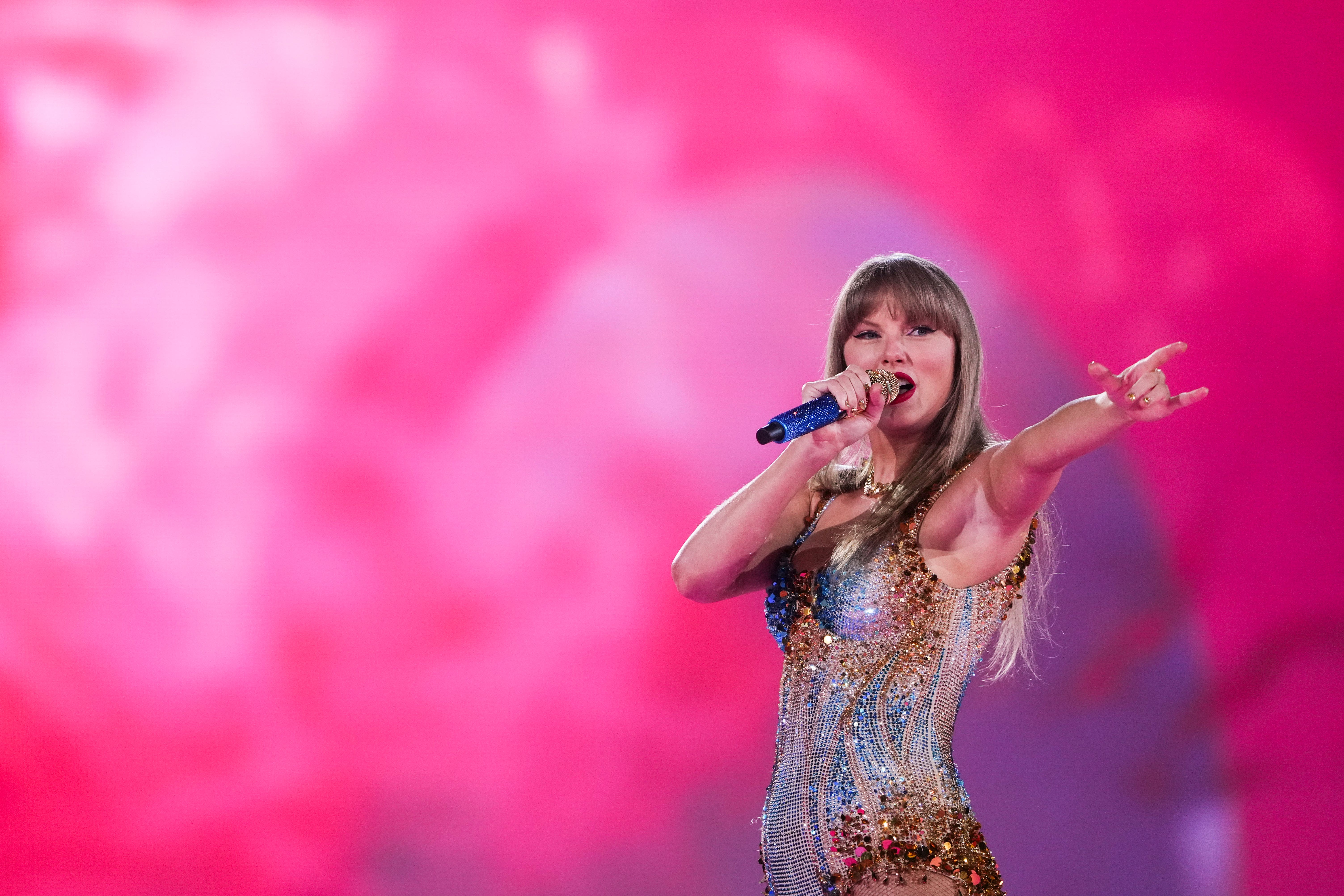 Taylor Swift makes Billboard Music Awards history on her 35th birthday