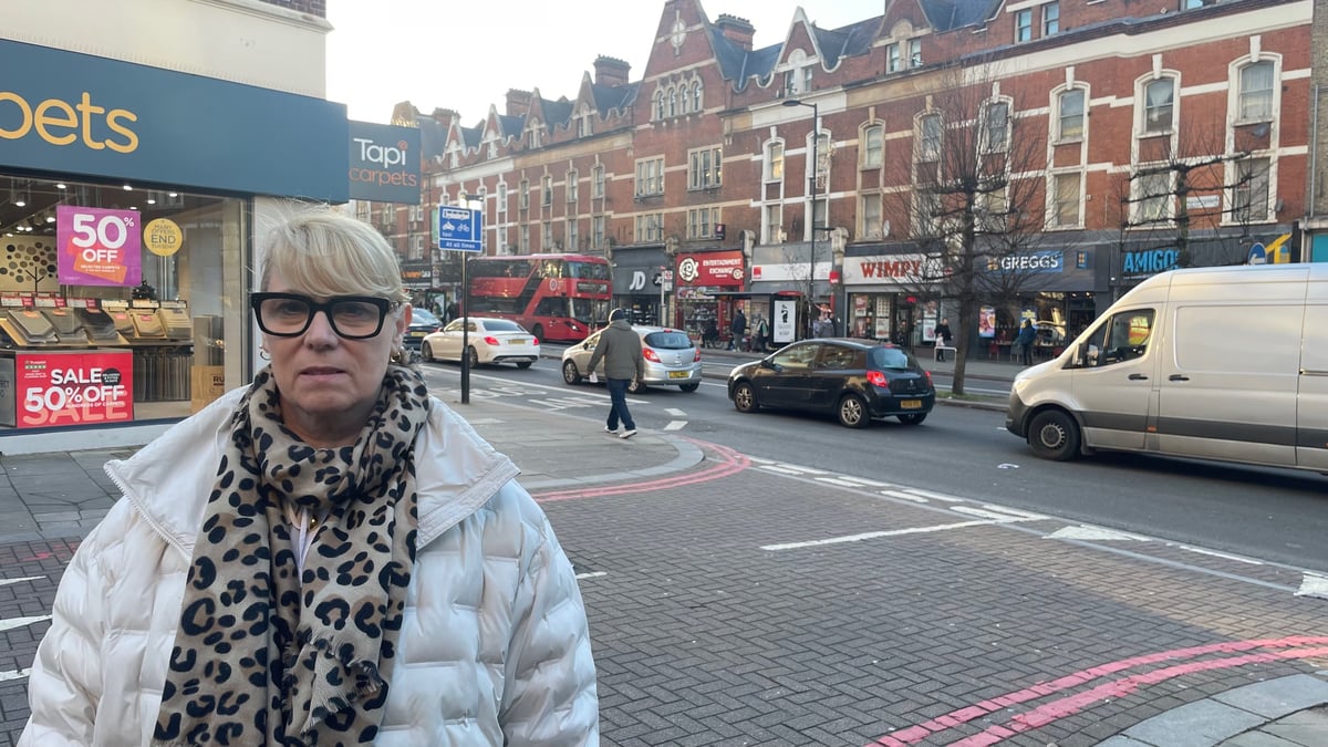 Row as TfL 'plans to spend £650,000 moving pedestrian crossing 50 yards' on Streatham High Road