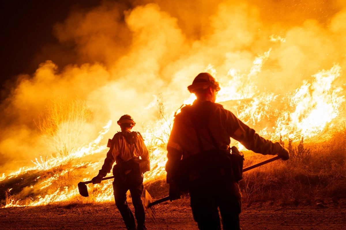 Tens of thousands evacuated as new wildfire rages near Los Angeles 