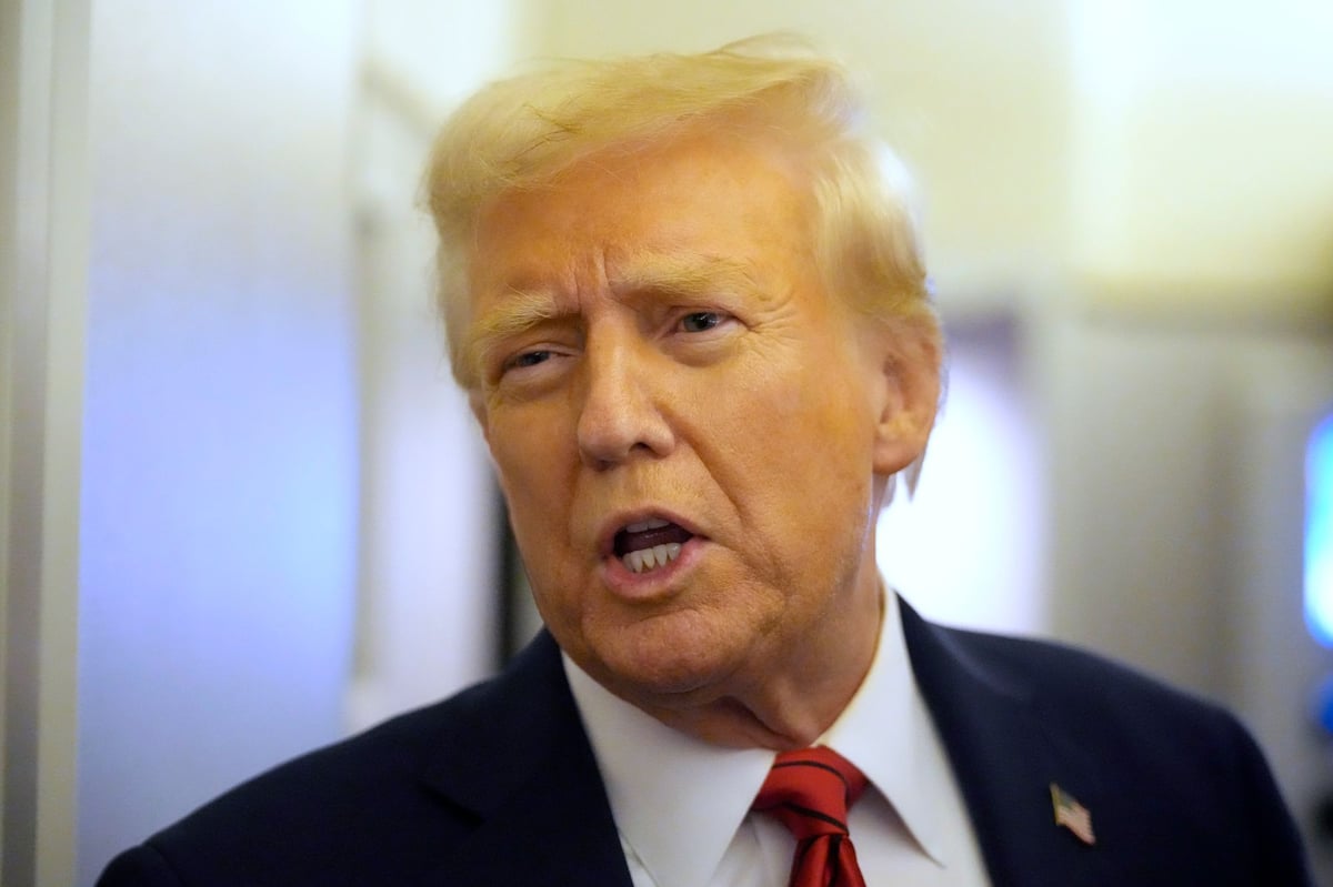 Donald Trump offers government workers eight months pay to resign
